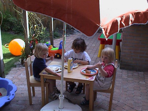 Jolijn, tim en dedie II juni 2001