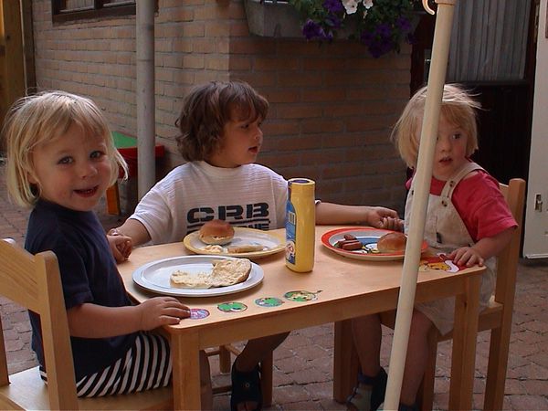 Jolijn, tim en dedie IV juni 2001