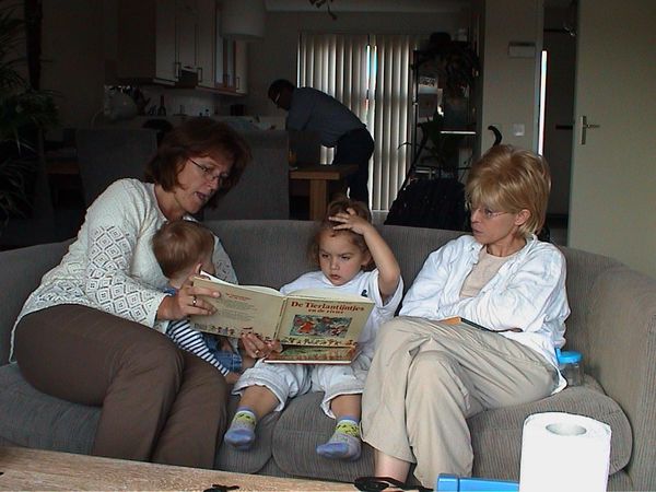 Op de bank bij neefs I